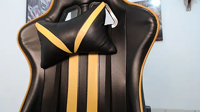 Snapshot of CrisBathoryxxx chatting on January 17, 10:45 pm CrisBathoryxxx online show from January 17, 10:45 pm