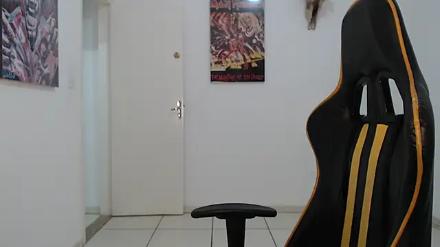 Snapshot of CrisBathoryxxx chatting on February 2, 4:59 am CrisBathoryxxx online show from February 2, 4:59 am