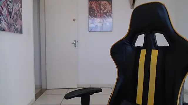 Snapshot of CrisBathoryxxx chatting on March 3, 7:17 pm CrisBathoryxxx online show from March 3, 7:17 pm