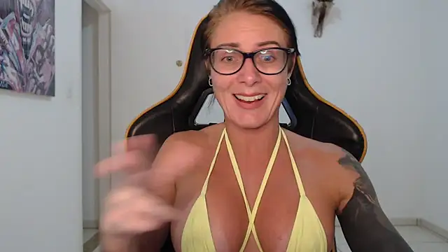 Snapshot of CrisBathoryxxx chatting on March 8, 1:50 am CrisBathoryxxx online show from March 8, 1:50 am