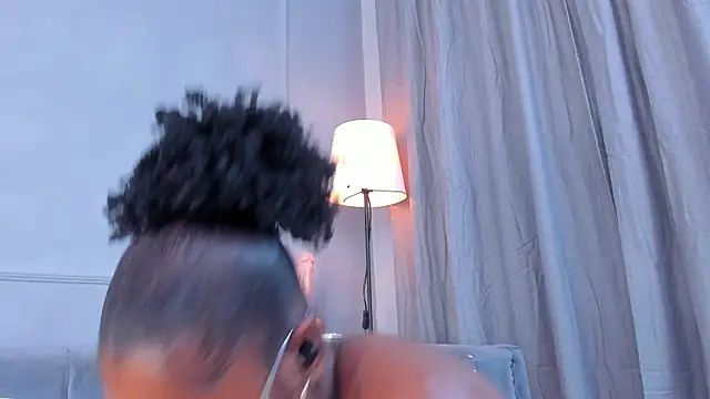 Snapshot of Amykord chatting on February 5, 5:42 pm Amykord online show from February 5, 5:42 pm