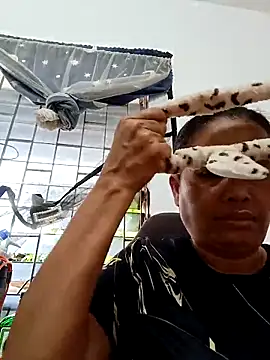 Snapshot of Fon_Bigboobs chatting on September 13, 9:31 am Fon Bigboobs online show from September 13, 9:31 am