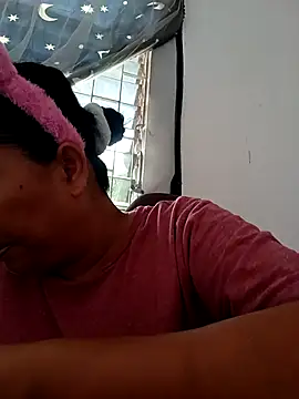 Snapshot of Fon_Bigboobs chatting on September 14, 7:18 am Fon Bigboobs online show from September 14, 7:18 am