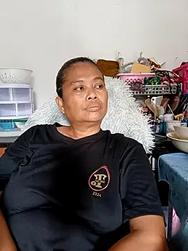 Snapshot of Fon_Bigboobs chatting on October 12, 6:23 am Fon Bigboobs online show from October 12, 6:23 am