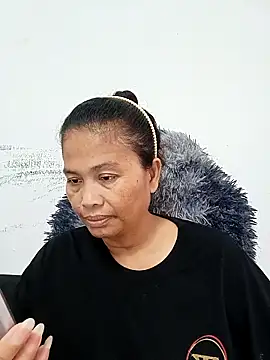 Snapshot of Fon_Bigboobs chatting on November 21, 9:30 am Fon Bigboobs online show from November 21, 9:30 am