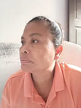 Snapshot of Fon_Bigboobs chatting on November 26, 9:32 am Fon Bigboobs online show from November 26, 9:32 am