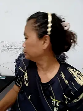 Snapshot of Fon_Bigboobs chatting on November 27, 3:47 pm Fon Bigboobs online show from November 27, 3:47 pm