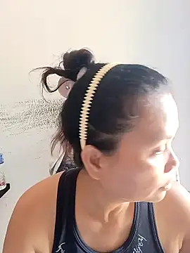 Snapshot of Fon_Bigboobs chatting on December 4, 5:17 am Fon Bigboobs online show from December 4, 5:17 am