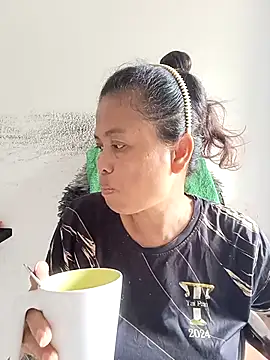 Snapshot of Fon_Bigboobs chatting on December 5, 8:45 am Fon Bigboobs online show from December 5, 8:45 am