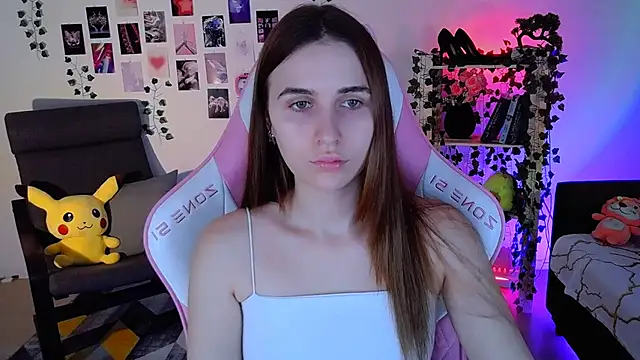 Snapshot of AliceCharmy chatting on December 5, 11:27 am AliceCharmy online show from December 5, 11:27 am