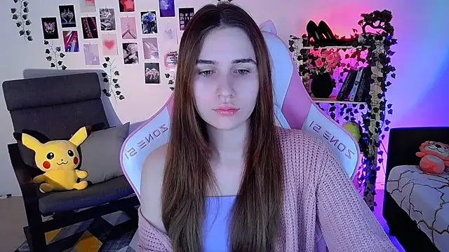 Snapshot of AliceCharmy chatting on December 9, 10:00 am AliceCharmy online show from December 9, 10:00 am