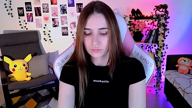 Snapshot of AliceCharmy chatting on December 10, 12:27 pm AliceCharmy online show from December 10, 12:27 pm