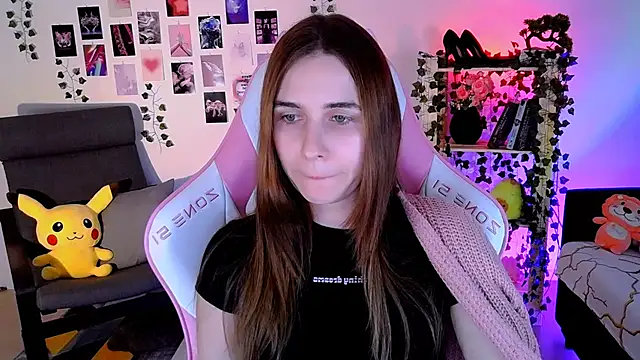 Snapshot of AliceCharmy chatting on December 11, 2:00 pm AliceCharmy online show from December 11, 2:00 pm