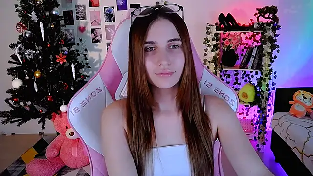 Snapshot of AliceCharmy chatting on December 12, 2:55 pm AliceCharmy online show from December 12, 2:55 pm