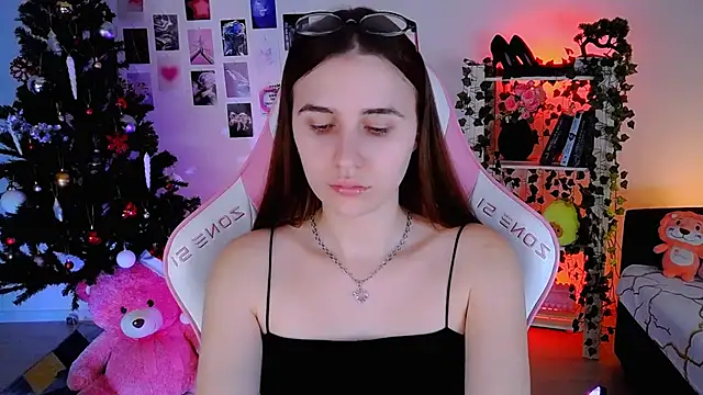 Snapshot of AliceCharmy chatting on December 13, 12:17 pm AliceCharmy online show from December 13, 12:17 pm