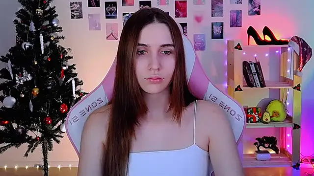 Snapshot of AliceCharmy chatting on December 16, 1:32 pm AliceCharmy online show from December 16, 1:32 pm