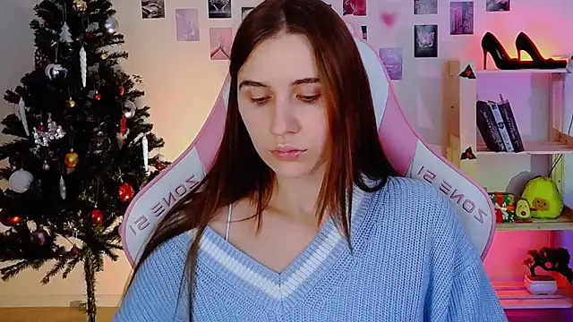 Snapshot of AliceCharmy chatting on December 19, 12:01 pm AliceCharmy online show from December 19, 12:01 pm