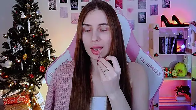 Snapshot of AliceCharmy chatting on December 22, 12:38 pm AliceCharmy online show from December 22, 12:38 pm