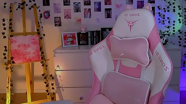 Snapshot of AliceCharmy chatting on February 3, 1:30 pm AliceCharmy online show from February 3, 1:30 pm