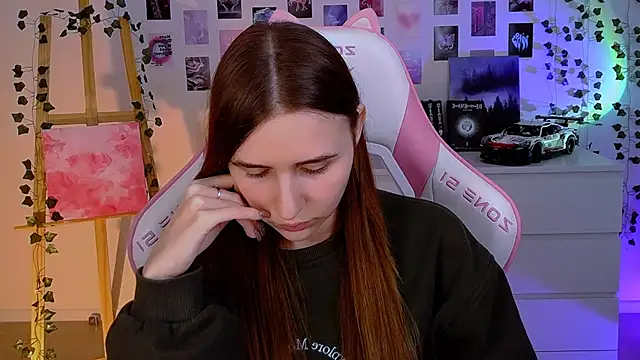 Snapshot of AliceCharmy chatting on February 5, 1:11 pm AliceCharmy online show from February 5, 1:11 pm