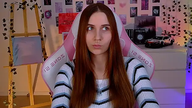 Snapshot of AliceCharmy chatting on February 12, 4:44 pm AliceCharmy online show from February 12, 4:44 pm