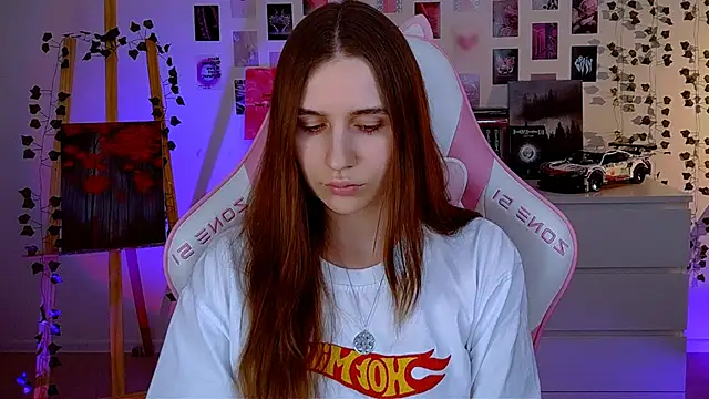 Snapshot of AliceCharmy chatting on March 16, 8:43 pm AliceCharmy online show from March 16, 8:43 pm