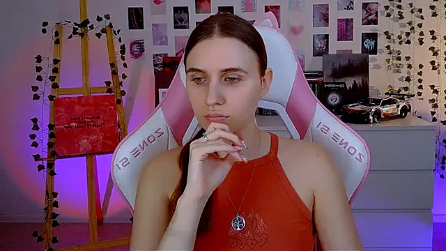 Snapshot of AliceCharmy chatting on March 19, 6:12 pm AliceCharmy online show from March 19, 6:12 pm