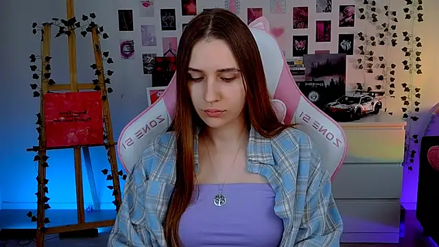 Snapshot of AliceCharmy chatting on October 8, 6:11 am AliceCharmy online show from October 8, 6:11 am