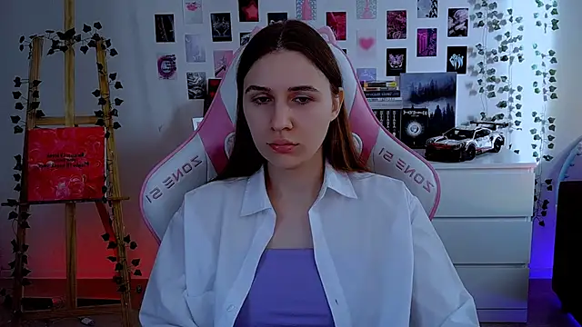 Snapshot of AliceCharmy chatting on October 12, 6:23 am AliceCharmy online show from October 12, 6:23 am