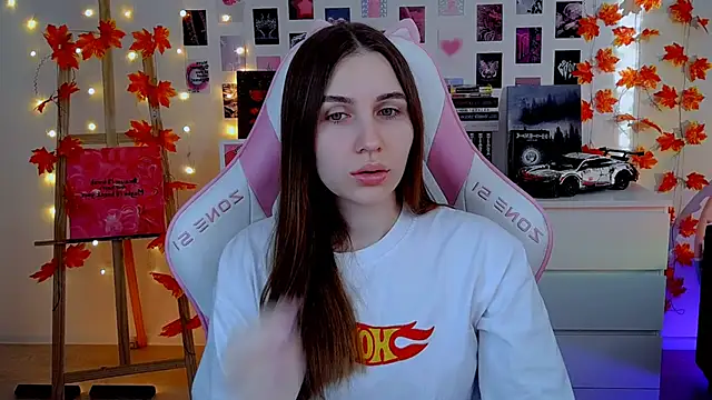 Snapshot of AliceCharmy chatting on November 8, 6:13 am AliceCharmy online show from November 8, 6:13 am