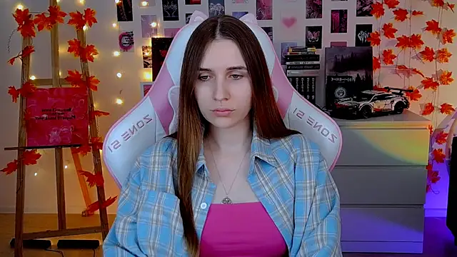 Snapshot of AliceCharmy chatting on November 9, 7:50 am AliceCharmy online show from November 9, 7:50 am