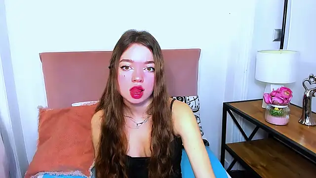 GraceLips online show from February 28, 9:47 am