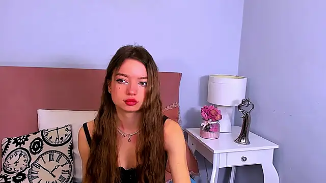 GraceLips online show from March 17, 6:40 am