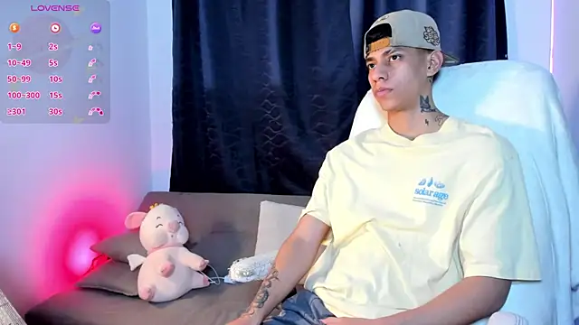 Snapshot of Josep_Davies chatting on January 10, 11:39 pm Josep Davies online show from January 10, 11:39 pm