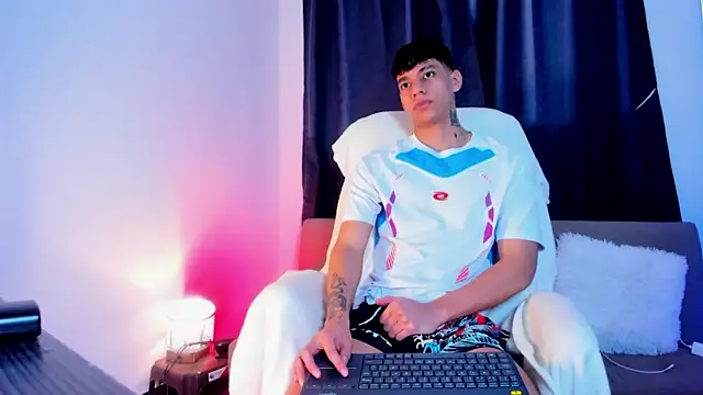 Snapshot of Josep_Davies chatting on February 2, 11:11 pm Josep Davies online show from February 2, 11:11 pm