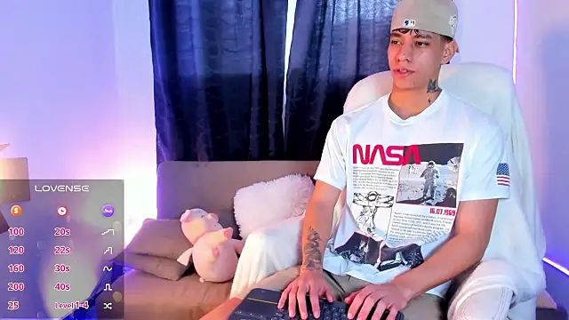 Snapshot of Josep_Davies chatting on February 9, 10:00 pm Josep Davies online show from February 9, 10:00 pm