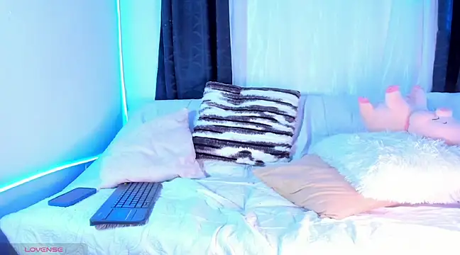 Snapshot of Josep_Davies chatting on February 18, 11:19 pm Josep Davies online show from February 18, 11:19 pm