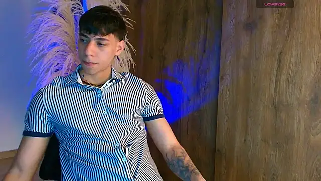 Snapshot of Josep_Davies chatting on October 4, 11:03 pm Josep Davies online show from October 4, 11:03 pm