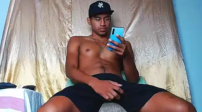 Snapshot of DanteSantoro chatting on January 20, 12:39 pm DanteSantoro online show from January 20, 12:39 pm