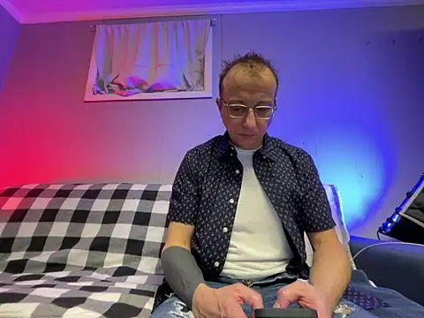 mouser21212 online show from January 13, 9:31 pm