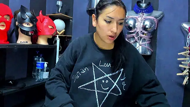 LucyStrike  online show from February 14, 9:43 pm