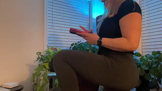 Milf Goddess online show from December 17, 8:09 am