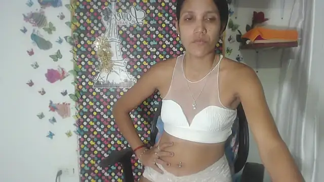 Snapshot of KamileLatinasexy chatting on February 20, 1:46 am KamileLatinasexy online show from February 20, 1:46 am