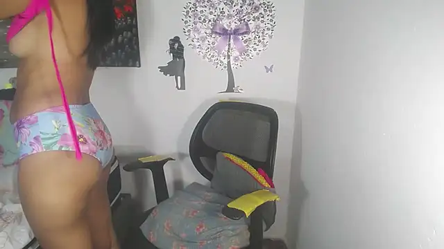 Snapshot of KamileLatinasexy chatting on October 4, 8:51 pm KamileLatinasexy online show from October 4, 8:51 pm