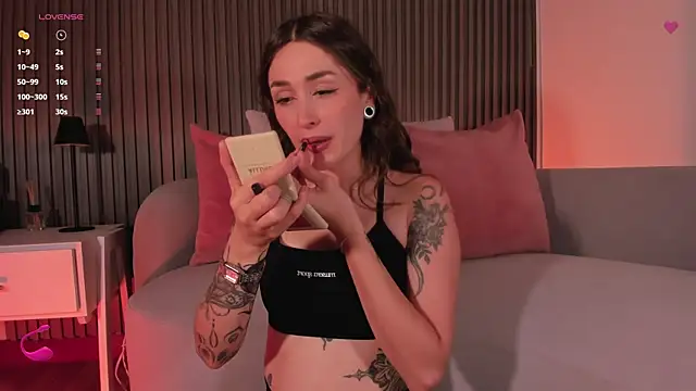 Amy-Parrish online show from April 23, 6:10 pm