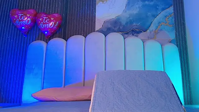 hot dione online show from February 24, 7:12 pm