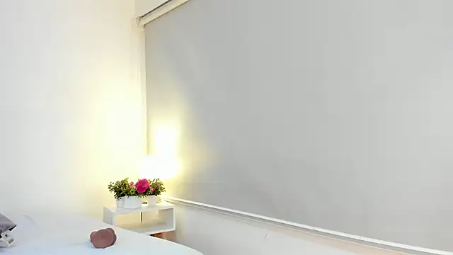 Snapshot of isa_molly chatting on December 5, 12:41 am isa molly online show from December 5, 12:41 am
