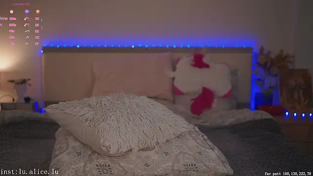 Snapshot of alicelu_ chatting on May 22, 6:42 am alicelu online show from May 22, 6:42 am