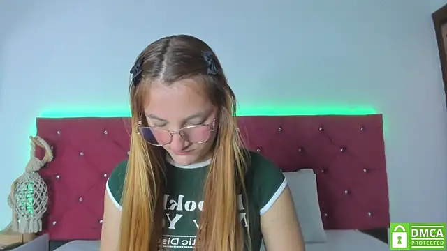 Snapshot of Ruth_harvey_ chatting on January 28, 12:43 pm Ruth harvey online show from January 28, 12:43 pm