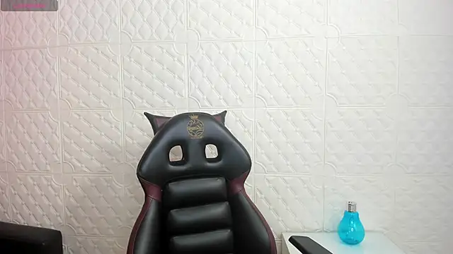 Snapshot of Alessandraa_ferri_ chatting on December 4, 9:02 pm Alessandraa ferri online show from December 4, 9:02 pm